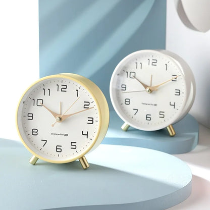 Tyst Skandinavisk Bordsklocka – Modern & Elegant Design