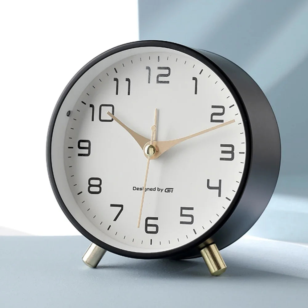 Tyst Skandinavisk Bordsklocka – Modern & Elegant Design