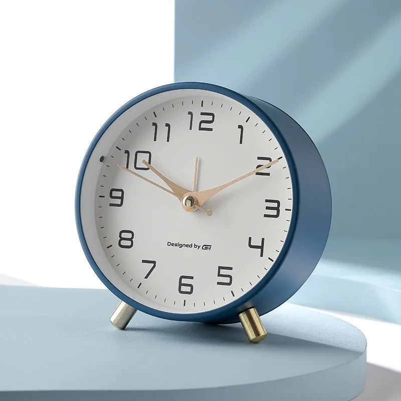 Tyst Skandinavisk Bordsklocka – Modern & Elegant Design