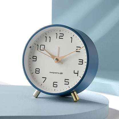Tyst Skandinavisk Bordsklocka – Modern & Elegant Design