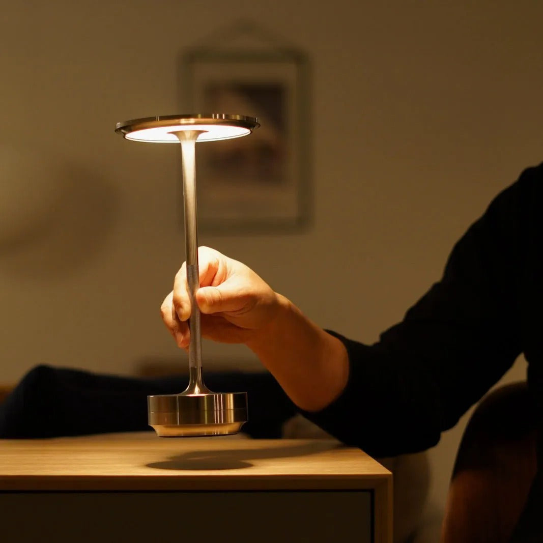 Laddbar Touchlampa – Dimbar LED i Guldfinish