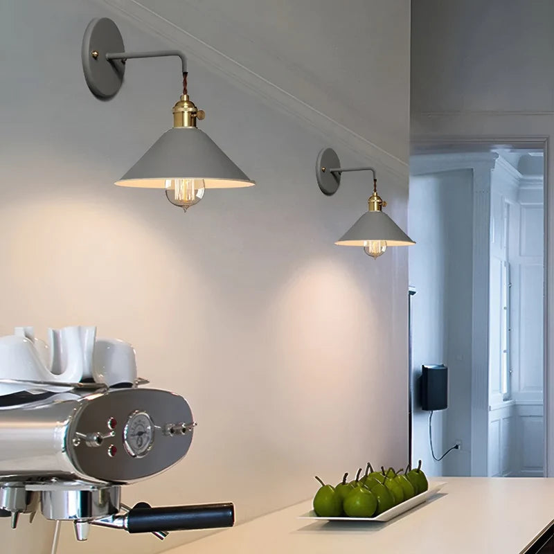 Retro Vägglampa – Färgstark Vintage Väggbelysning i Metall