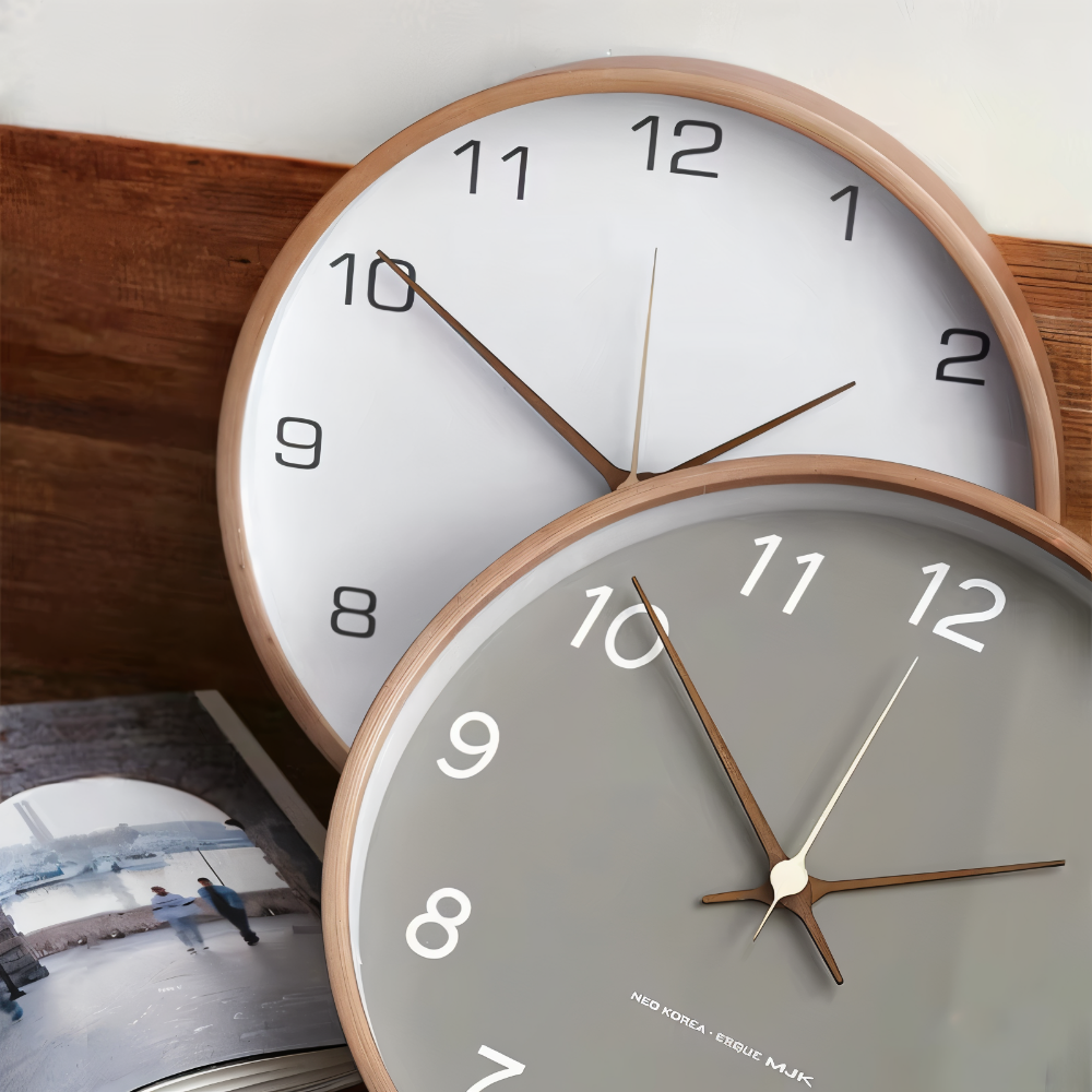Tyst Väggklocka i Trä – Orbs Design Ø25 cm, Modern & Snygg Väggklocka
