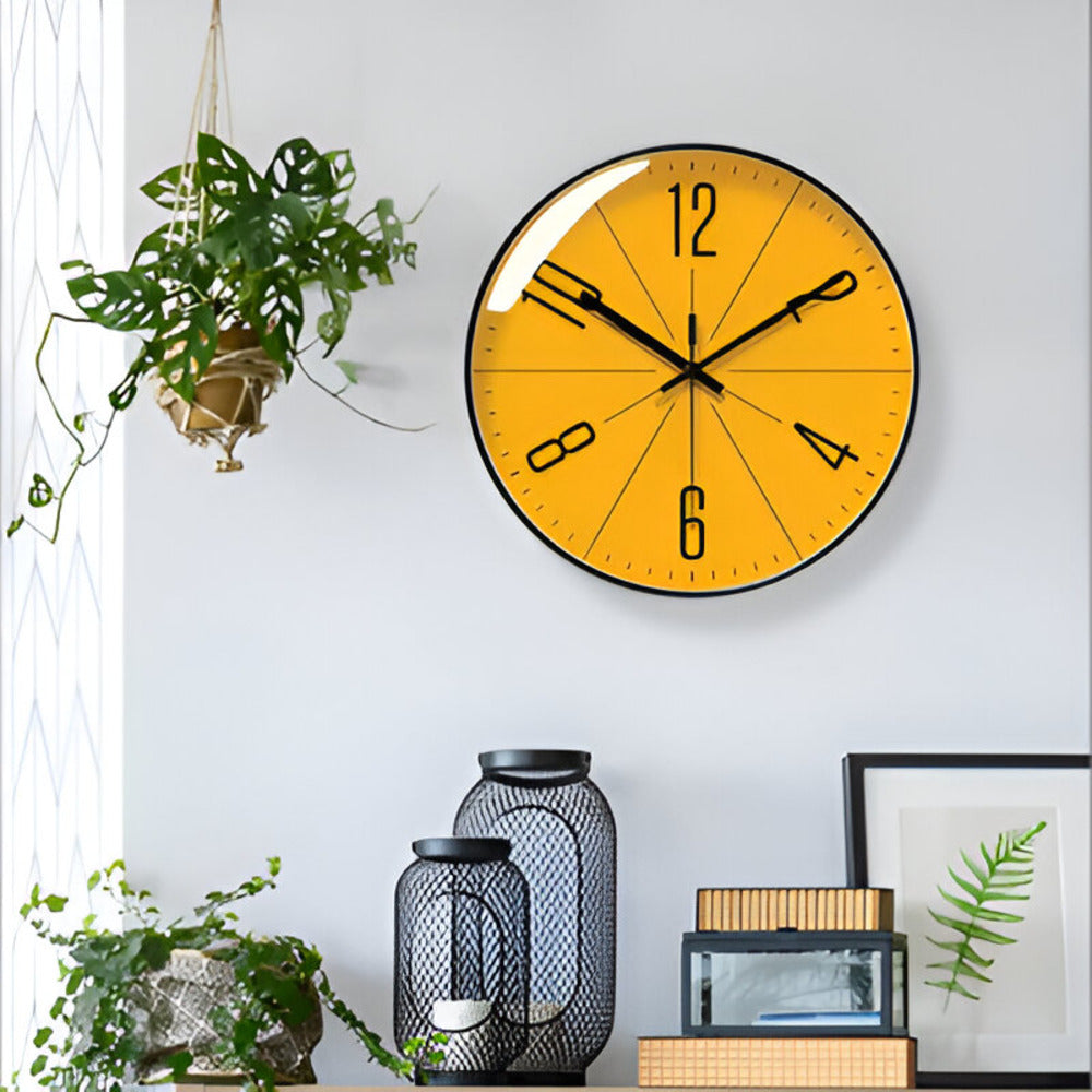 Nordisk Väggklocka – Tyst Kvartsur i Minimalistisk Design