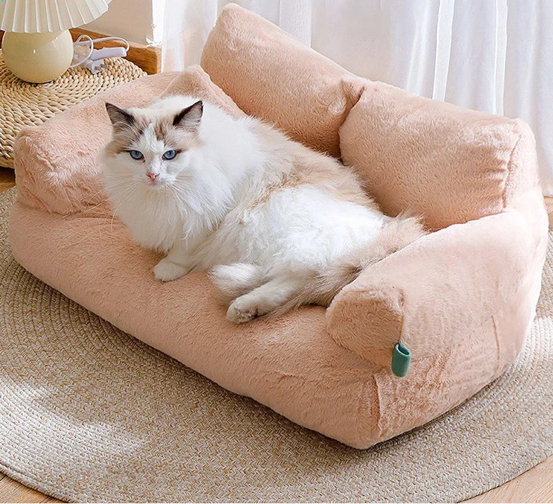 Mjuk kattsoffa i plysch