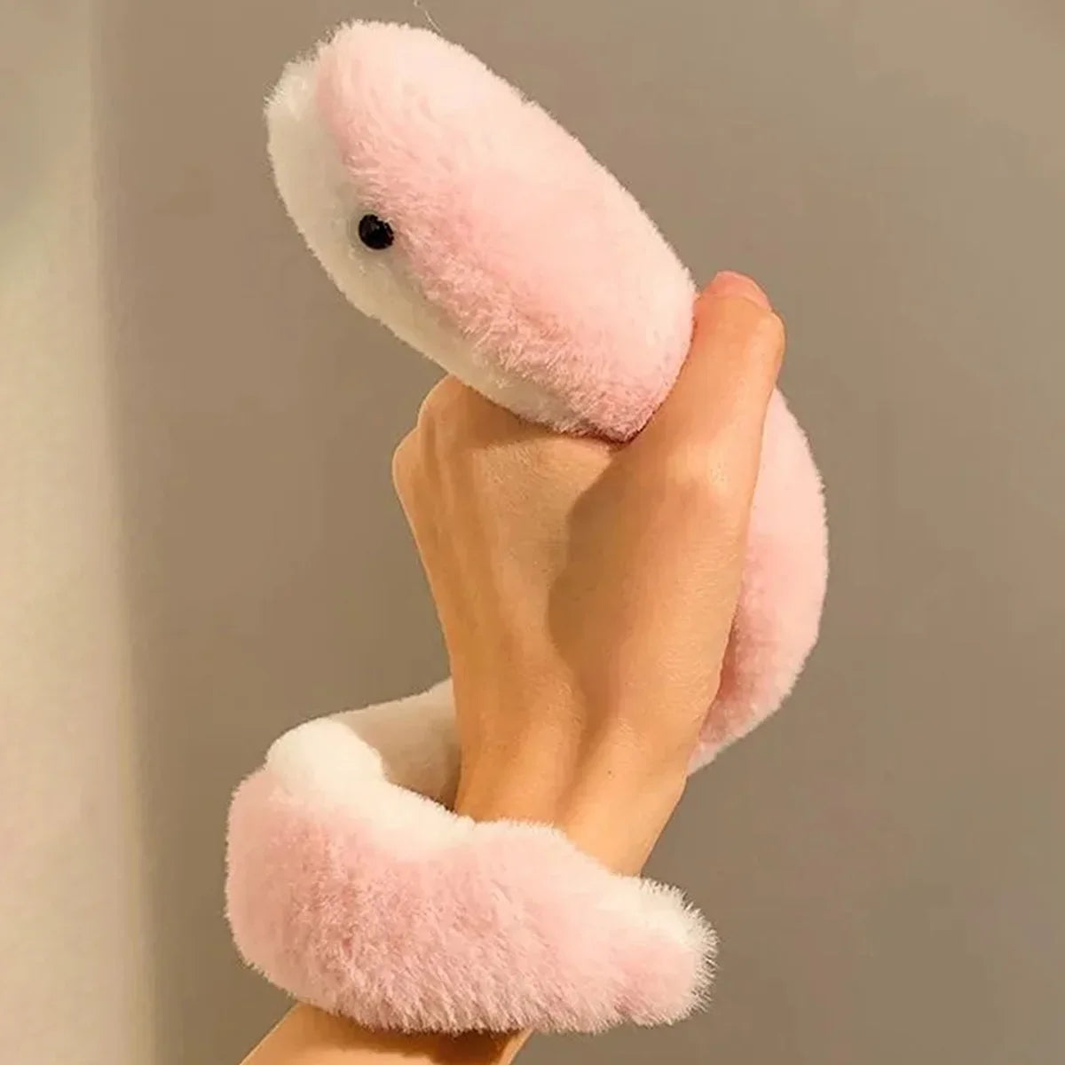 Ormleksak i plysch för katt