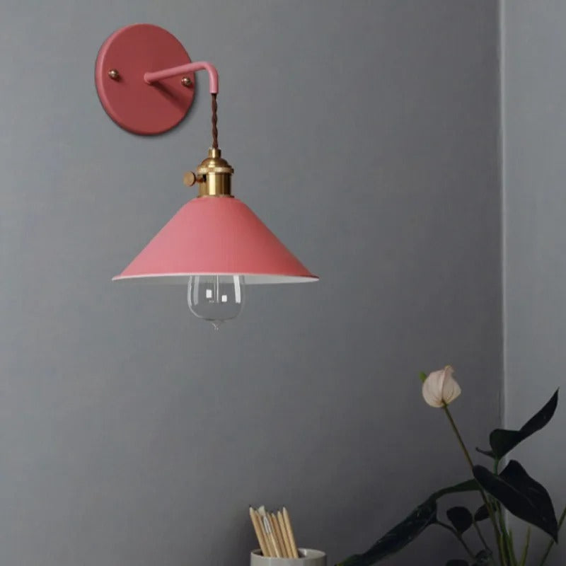 Retro Vägglampa – Färgstark Vintage Väggbelysning i Metall