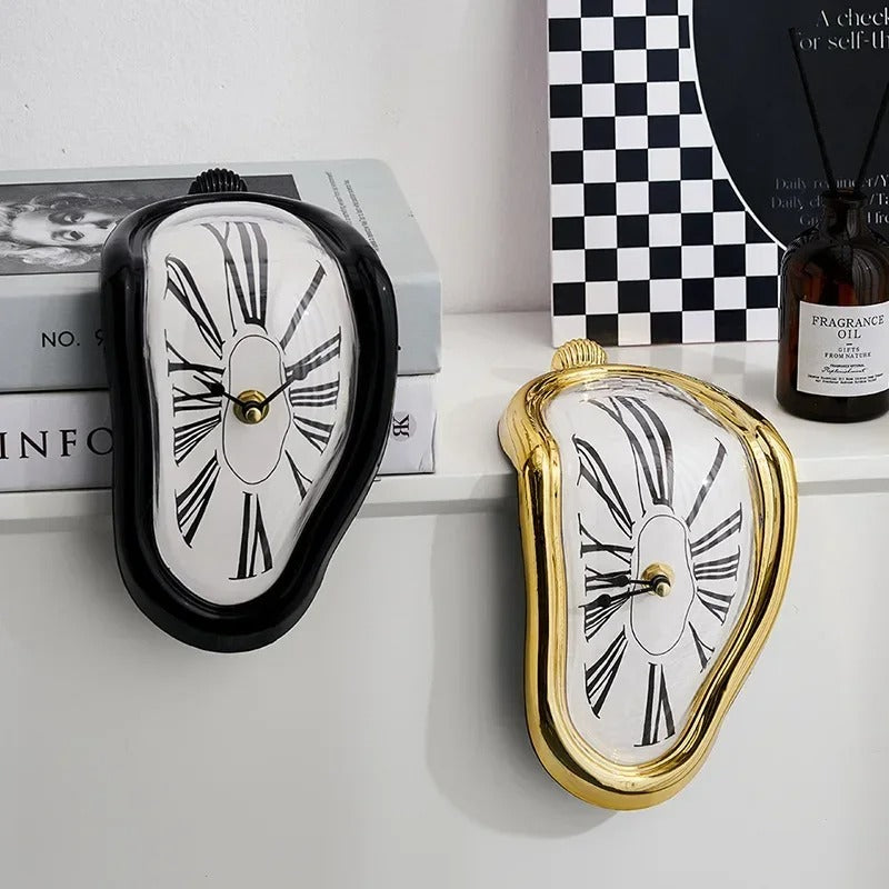 Smältande Dali Väggklocka – Surrealistisk & Unik Designklocka