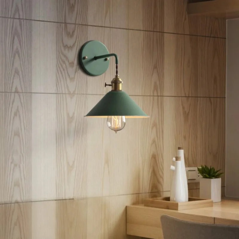 Retro Vägglampa – Färgstark Vintage Väggbelysning i Metall