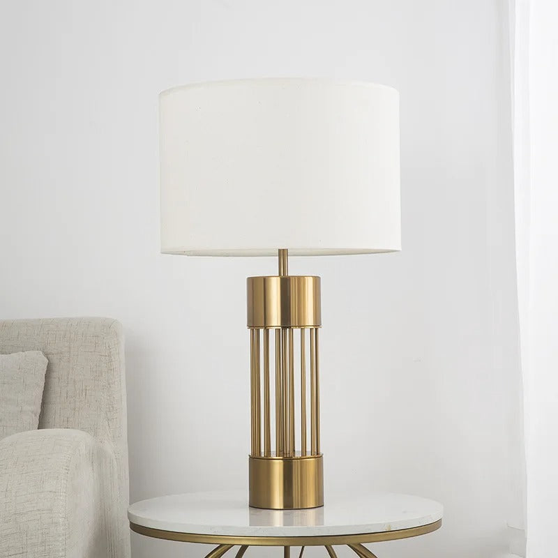 Bordslampa i Mässing & Textilskärm