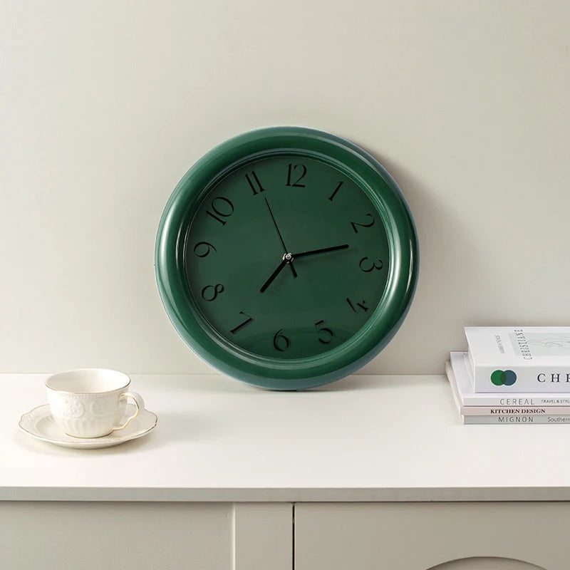 Vintage Tyst Väggklocka Ø30 cm – Klassisk Retrodesign