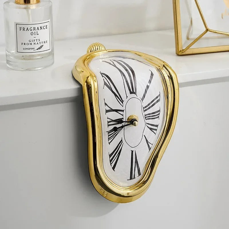 Smältande Dali Väggklocka – Surrealistisk & Unik Designklocka